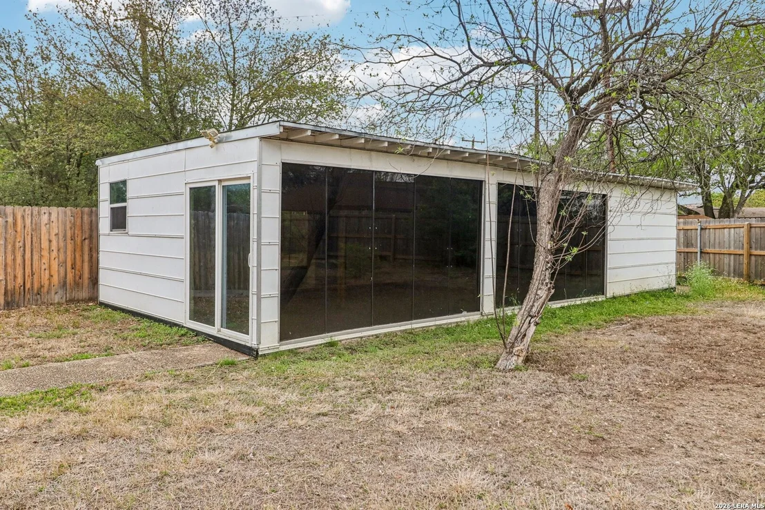 Photo of 302 WEATHERCOCK LN