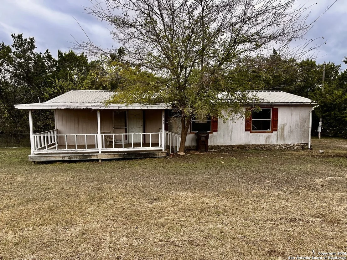 Photo of 905 WALNUT WAY