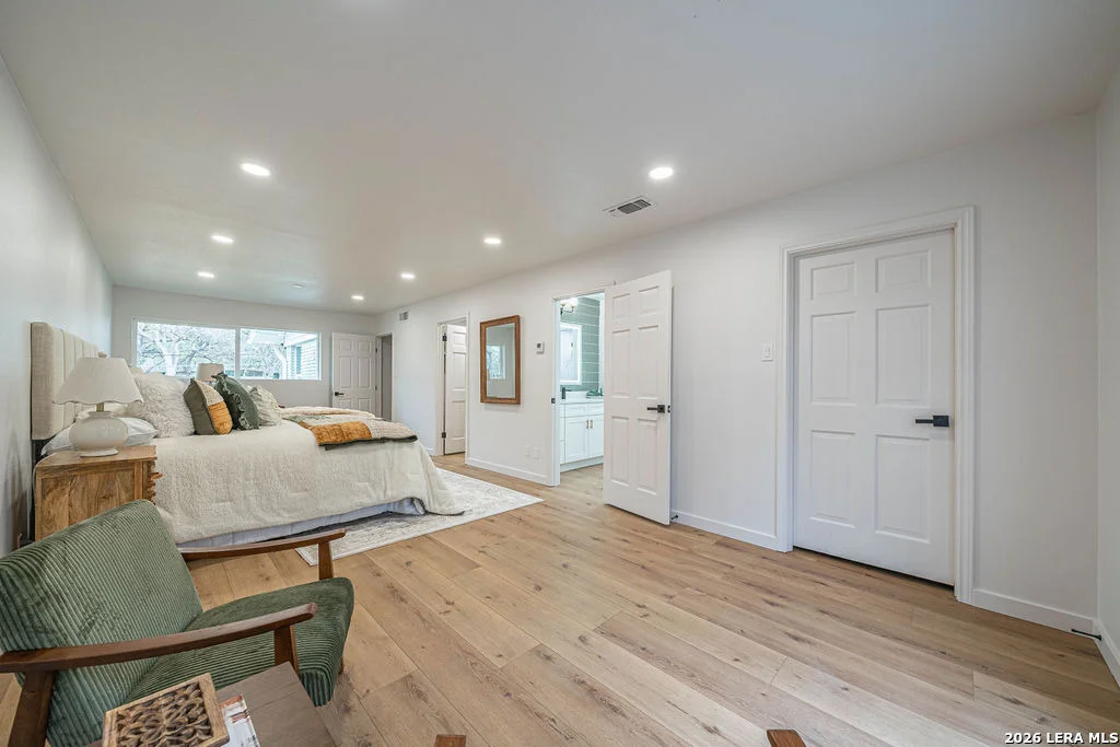 Photo of 355 Donella