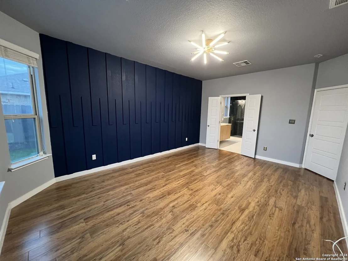 Photo of 310 LEATHER OAK LOOP