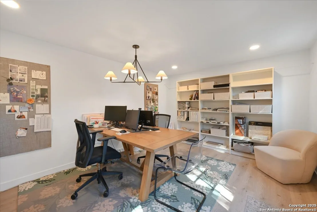 Photo of 6036 Circle Oak