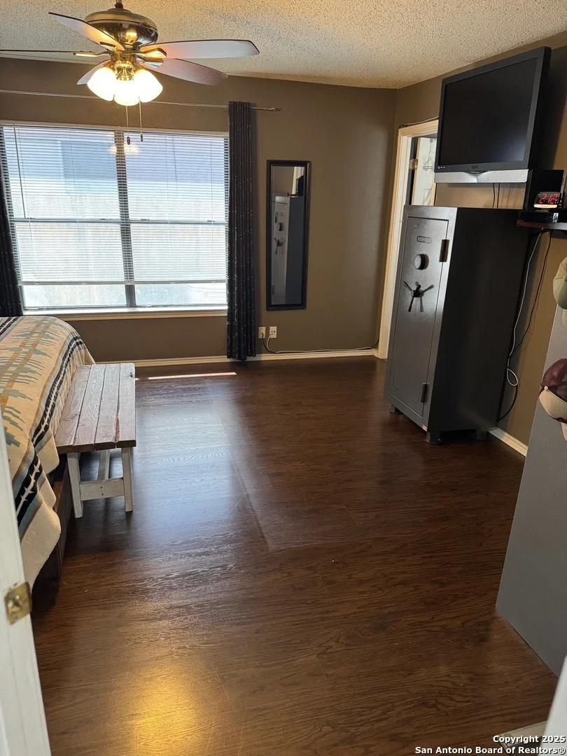 Photo of 9835 diamond cliff