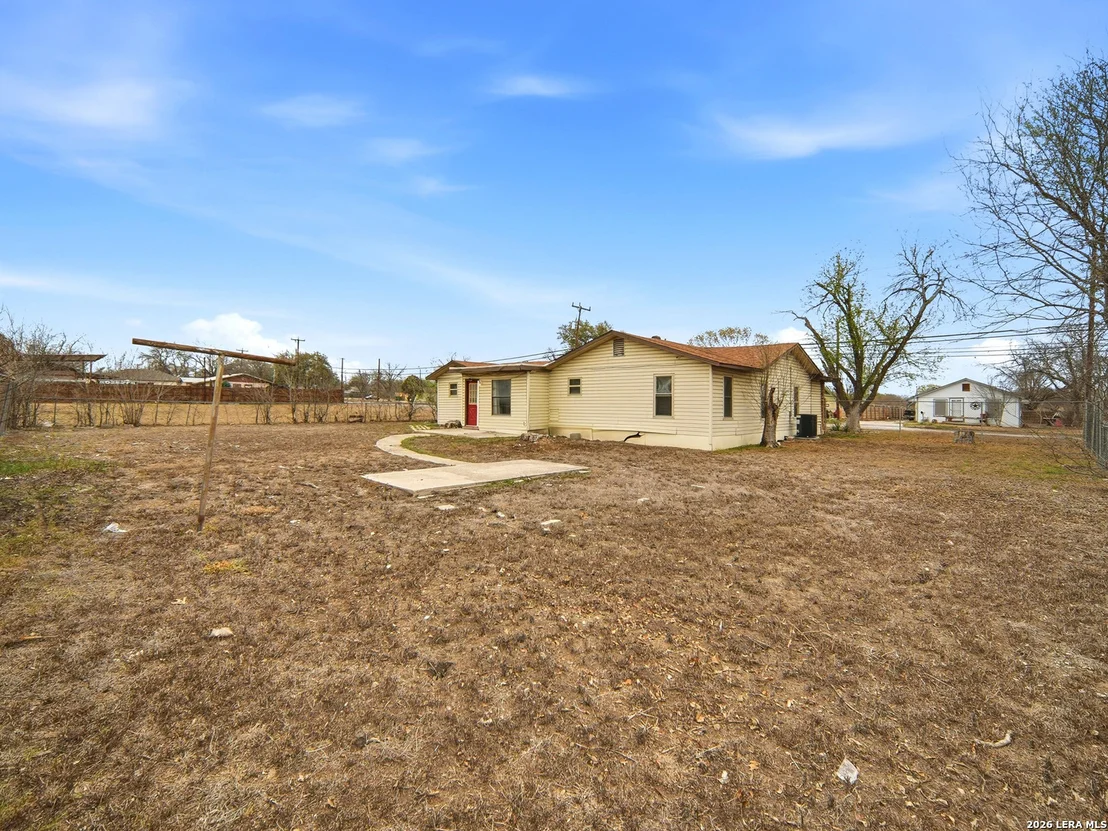 Photo of 305 TOEPPERWEIN RD