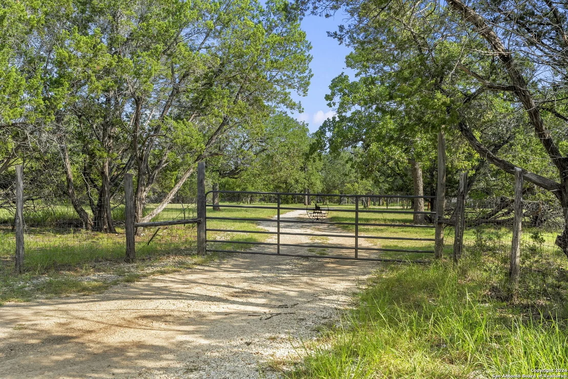 Photo of 592 Oakridge Trail