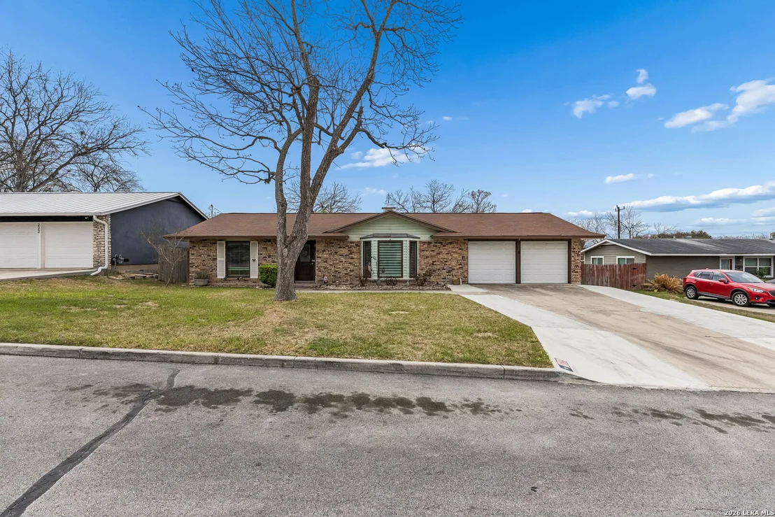 Photo of 218 Whispering Oaks