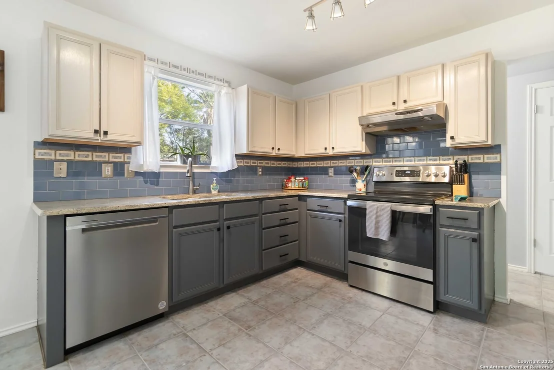 Photo of 9435 Fairpoint