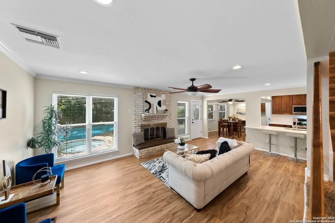Photo of 15251 Oak Spring