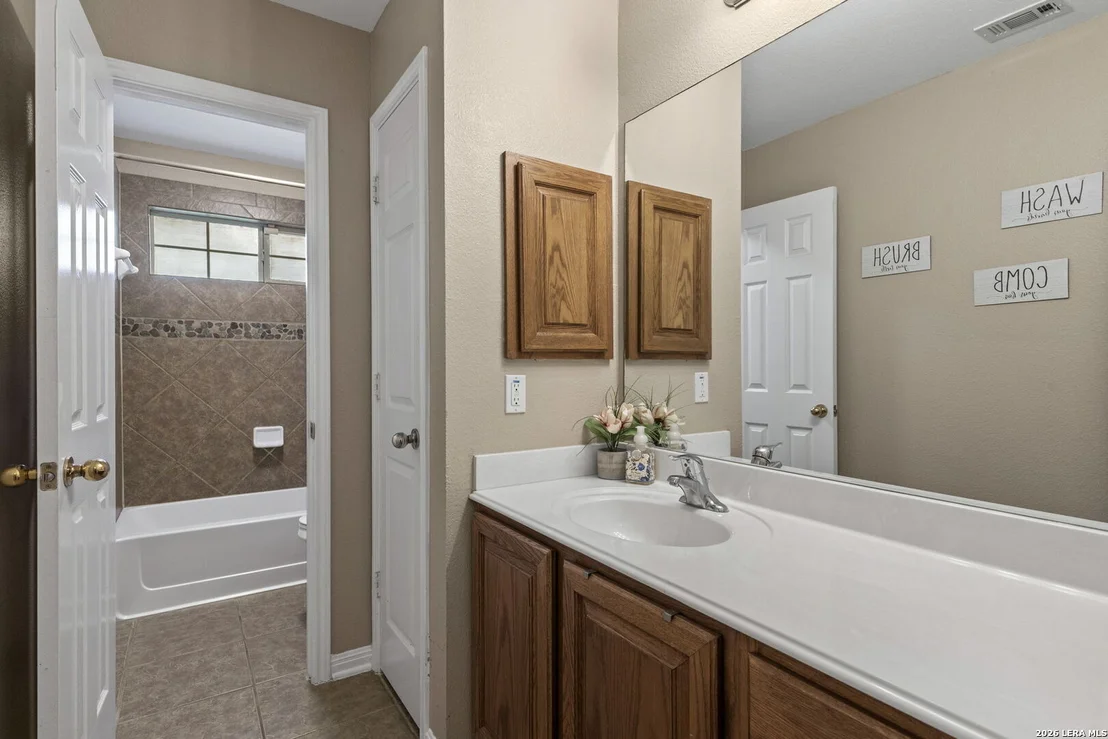 Photo of 266 MAIDSTONE CV