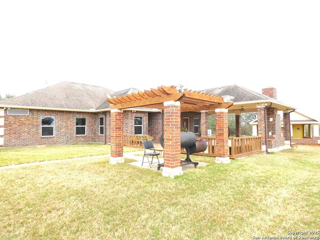 Photo of 283 Live Oak Rd