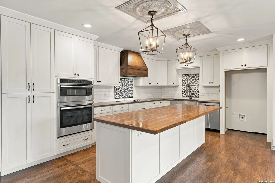Photo of 1106 W MAIN ST
