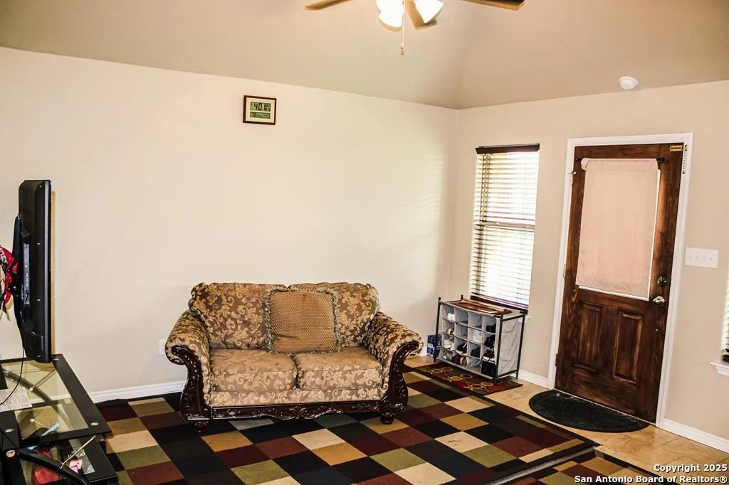 Photo of 908 W Bates St