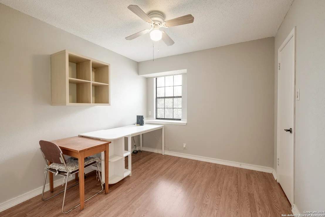 Photo of 10906 LAKE PATH DR