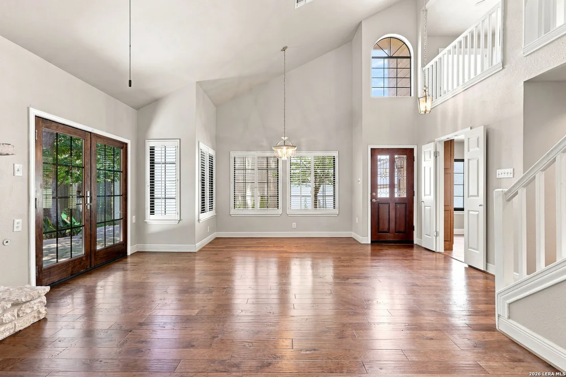 Photo of 28 COURTSIDE CIR