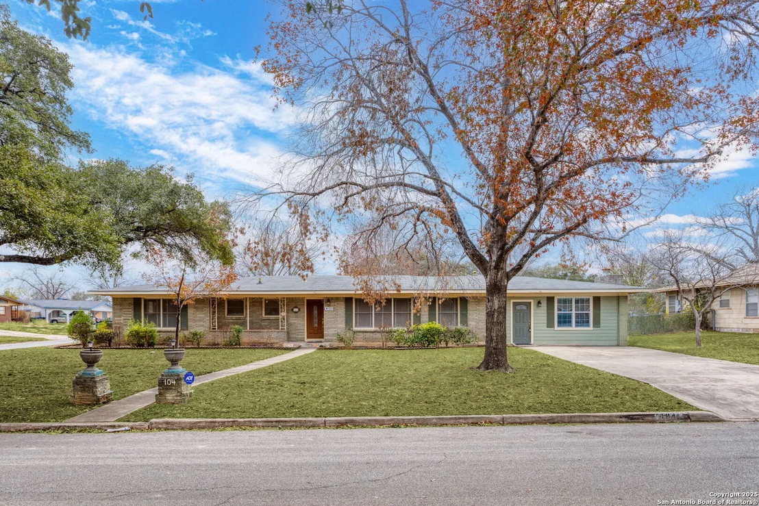 Photo of 104 ROLLING GREEN DR