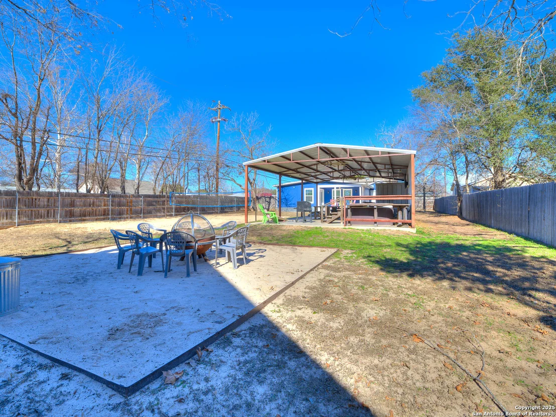 Photo of 337 W Hackberry St