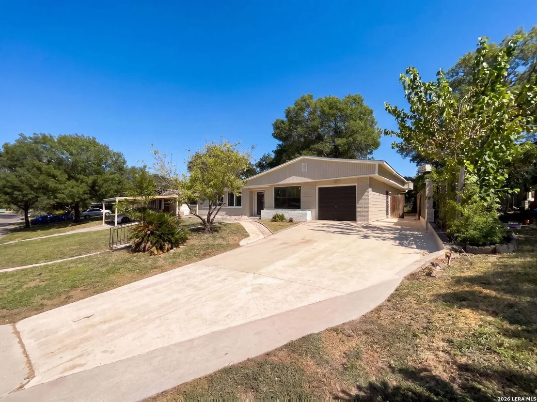 Photo of 222 COLEBROOK DR