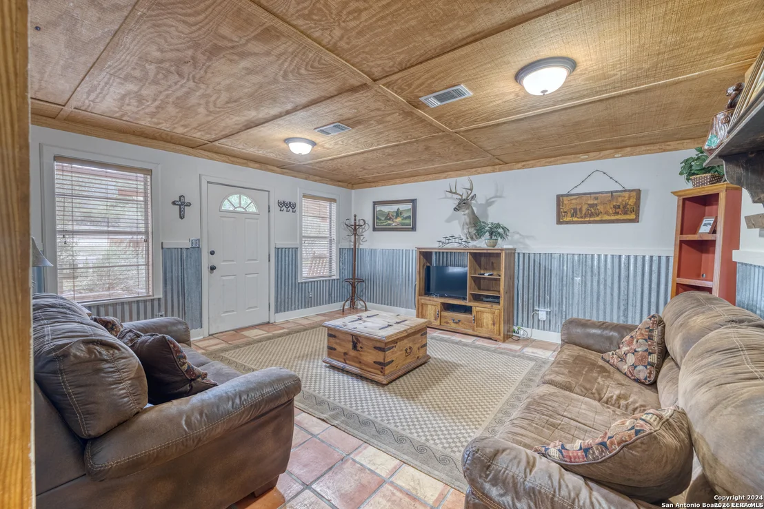 Photo of 711 Mariposa Avenue