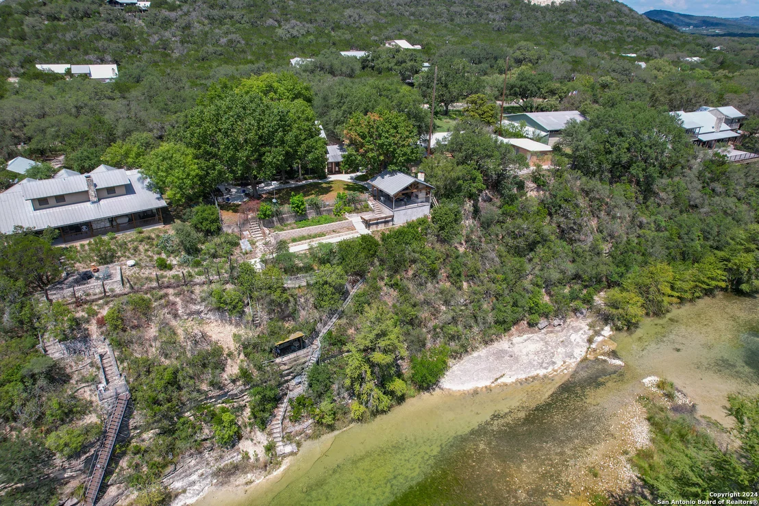 Photo of 1242 RIVER RD