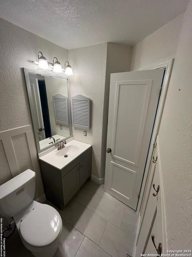 Photo of 7438 Rimhurst