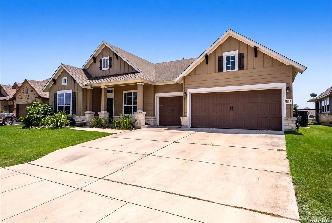 Photo of 11812 Field Bend