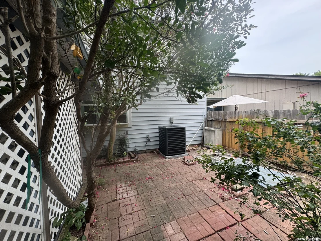 Photo of 7702 Chatsworth