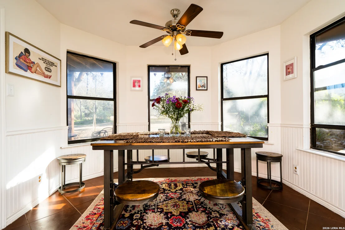 Photo of 810 Oakwood