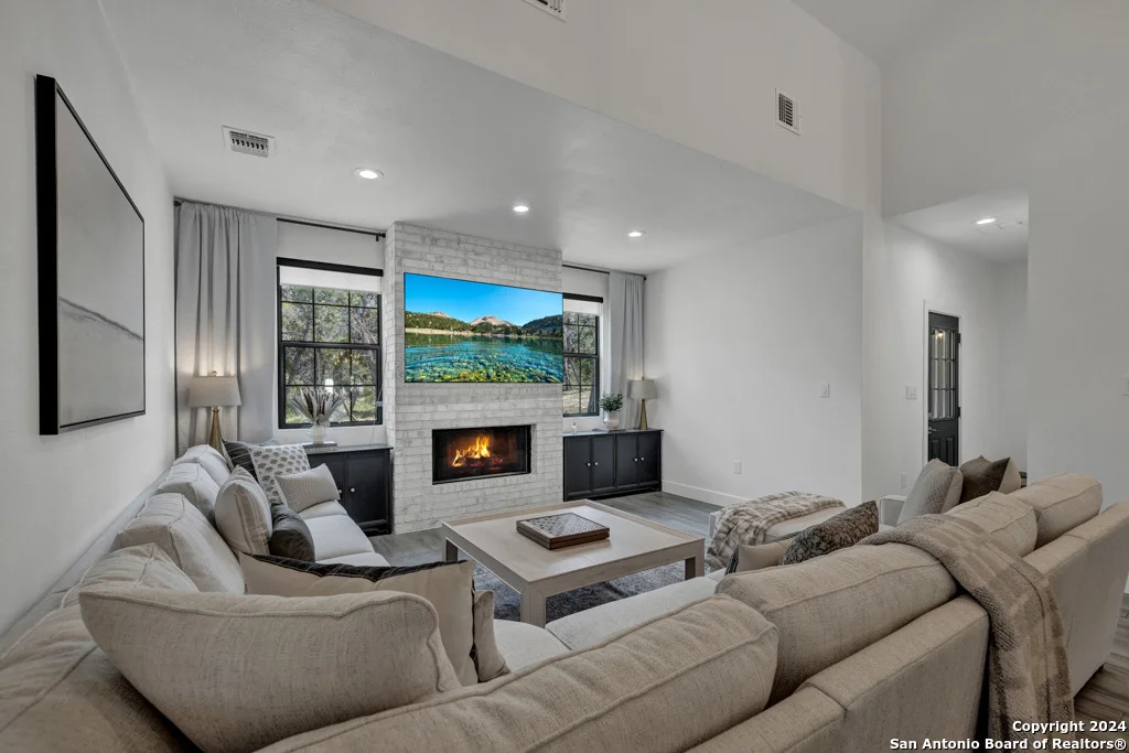 Photo of 384 Eagle Rock