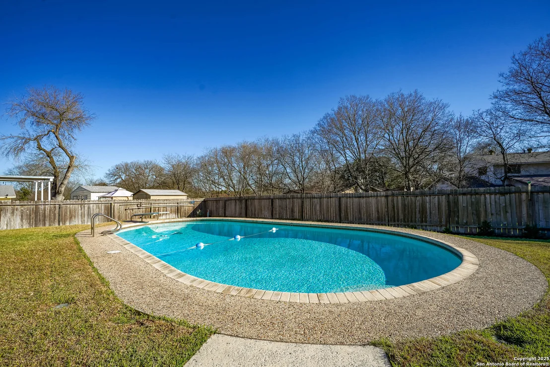 Photo of 6514 Robin Forest