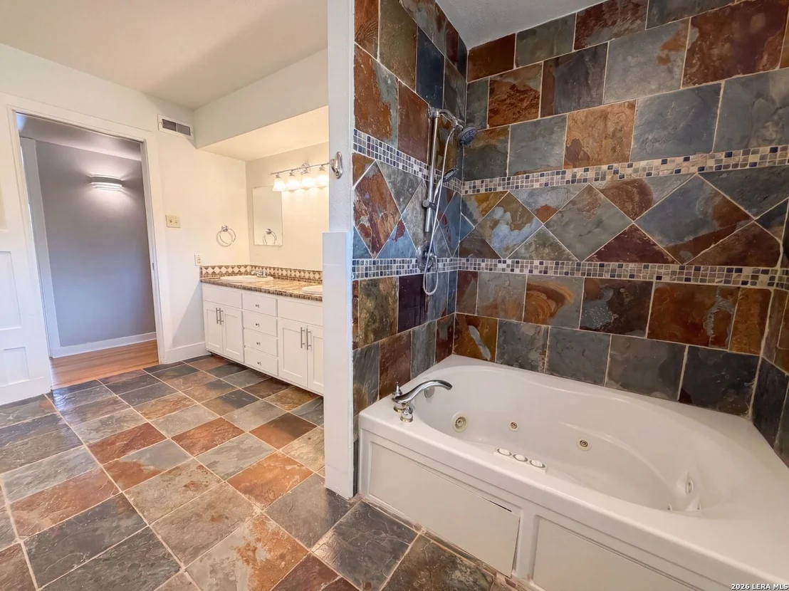 Photo of 106 BRIARCLIFF DR