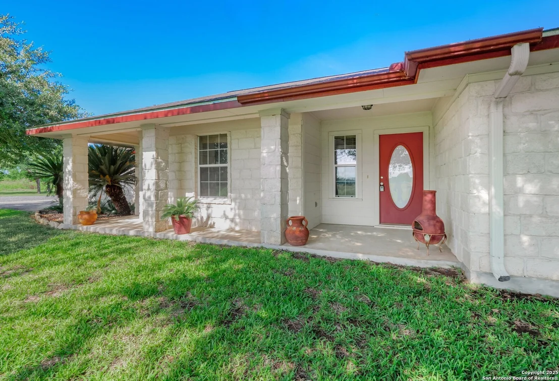 Photo of 658 Lakeview Dr