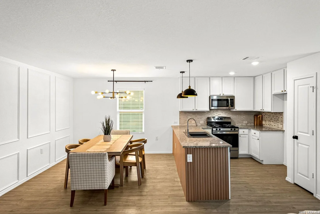 Photo of 822 COOK BND