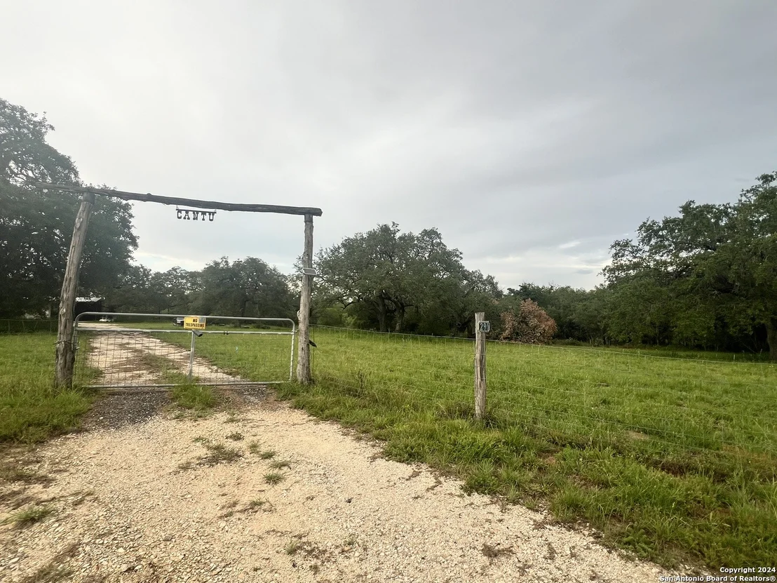 Photo of 290 River Oaks