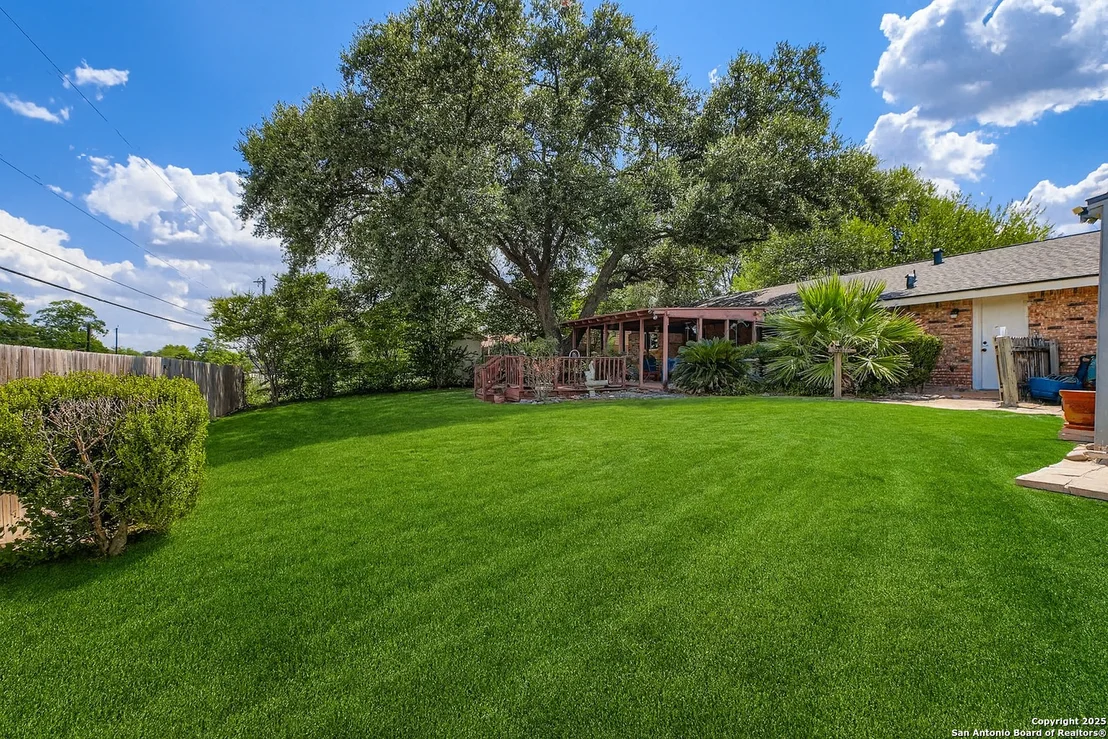 Photo of 6730 Desilu