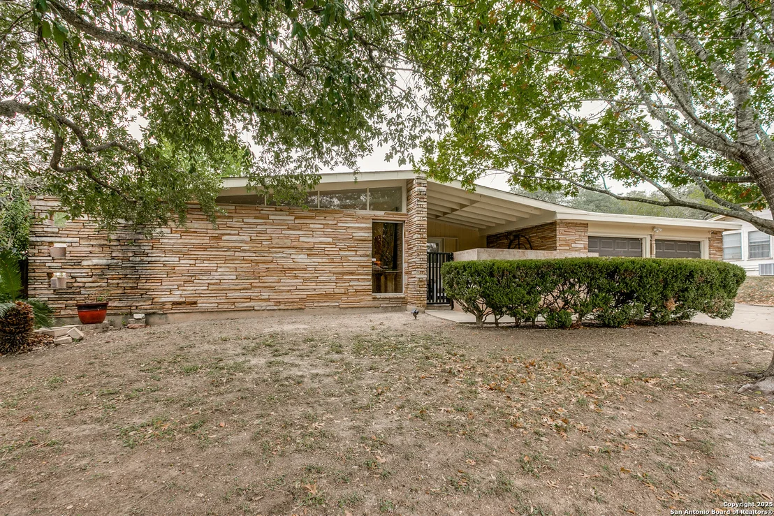 Photo of 230 One Oak Dr.