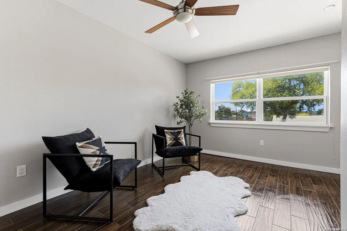 Photo of 3918 OAK TRL