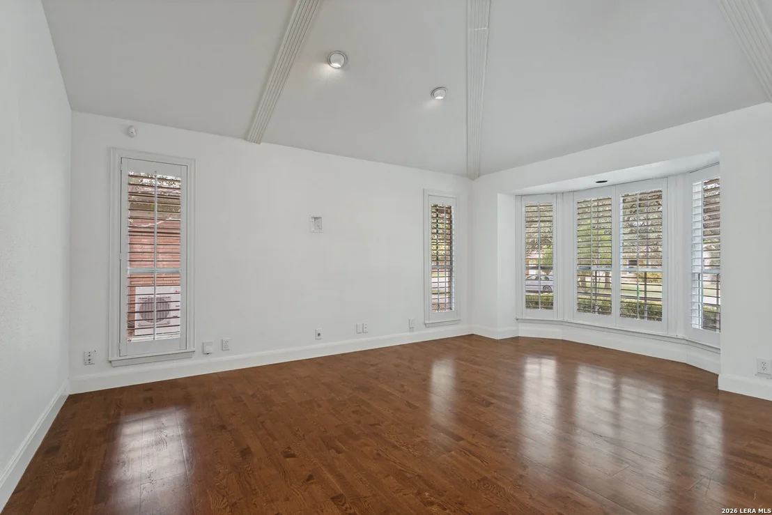 Photo of 538 OAKLEAF DR