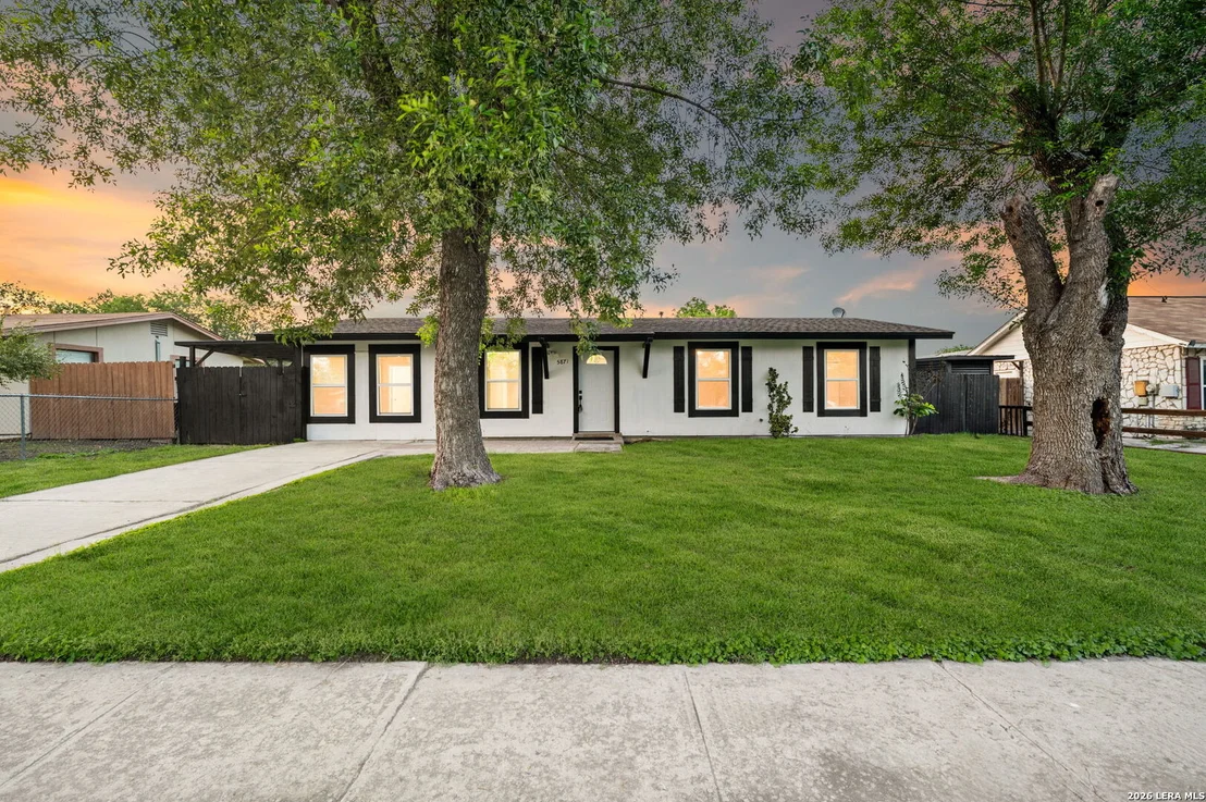 Photo of 5871 Castle Lk