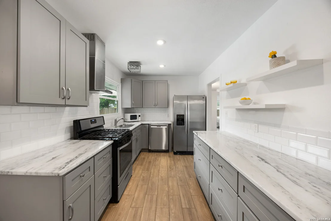Photo of 359 REXFORD DR