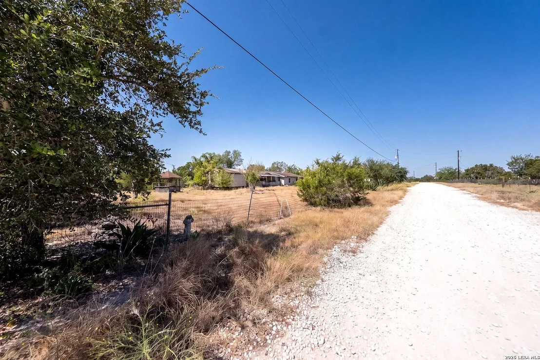 Photo of 990 Hillcrest Trl