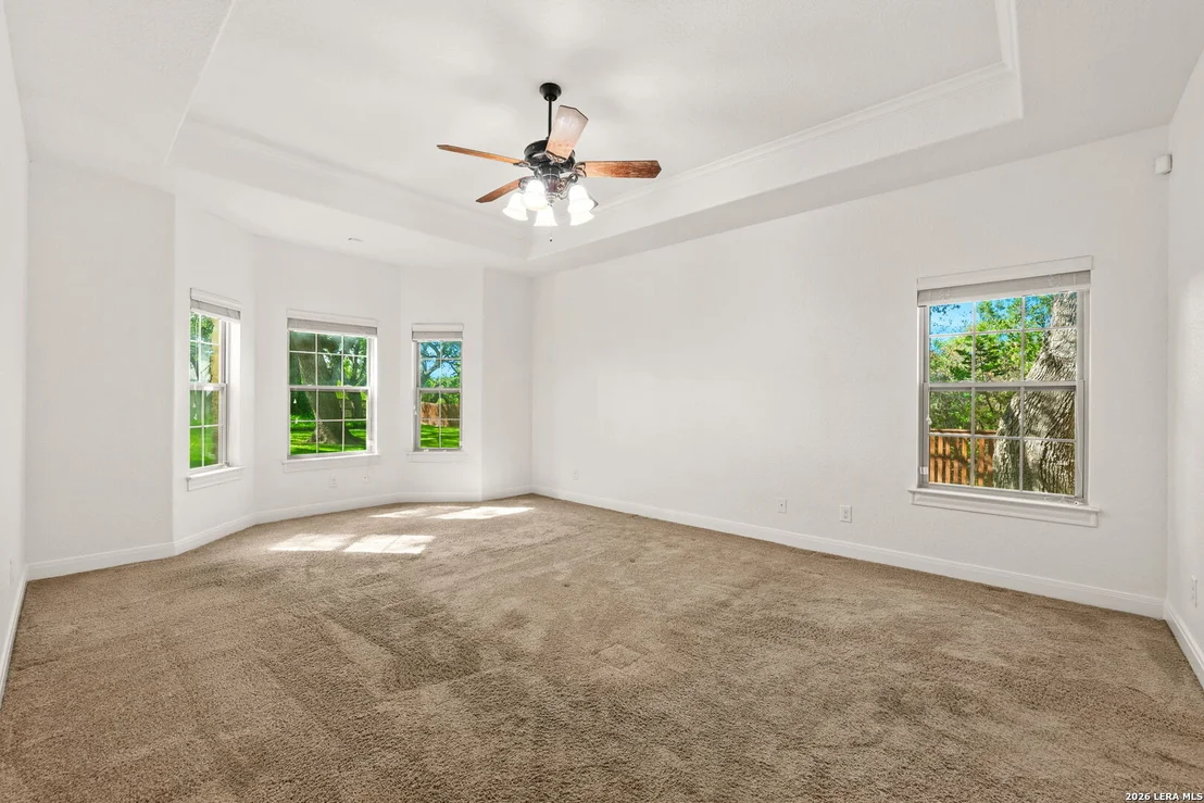 Photo of 221 WINDSOR DR