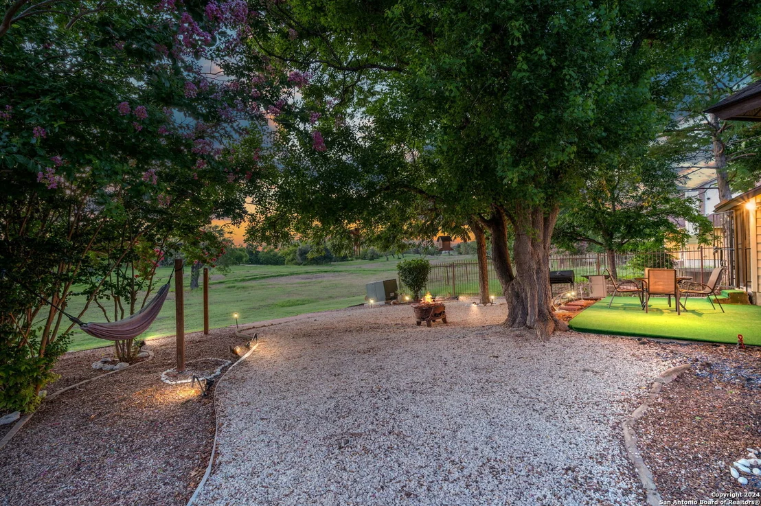 Photo of 7423 LEGEND POINT DR