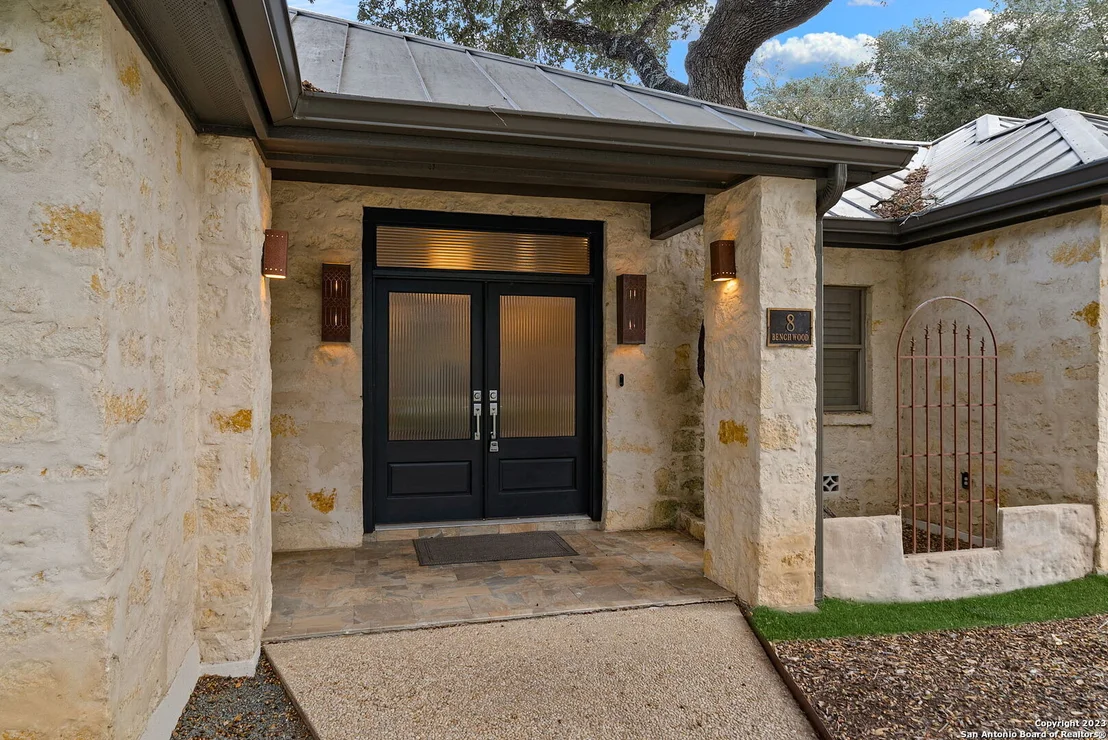 Photo of 8 Benchwood Cir