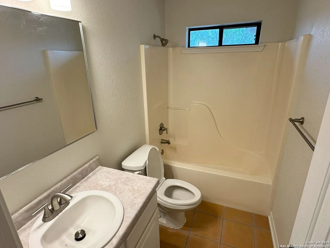 Photo of 136 Lakeview Trace