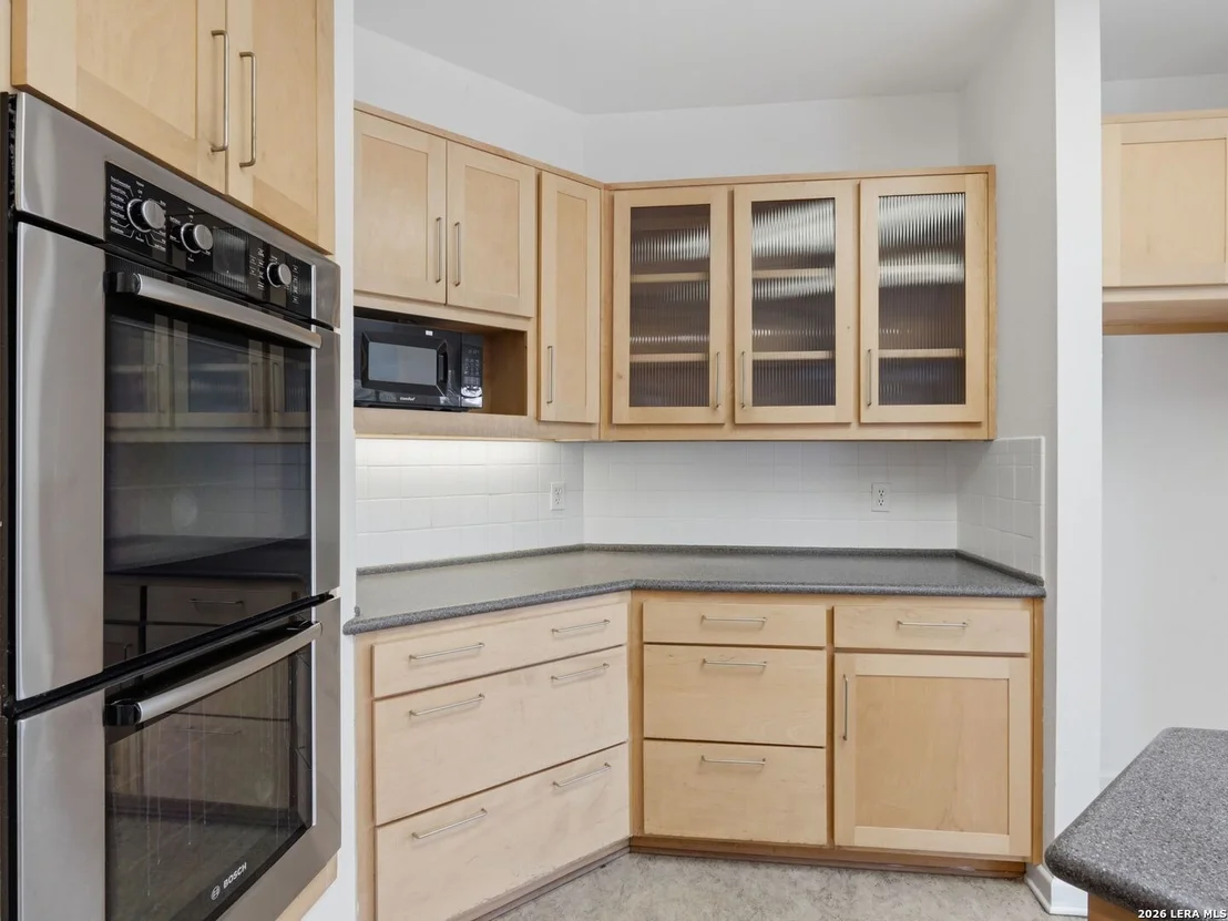 Photo of 968 Queens Dr.
