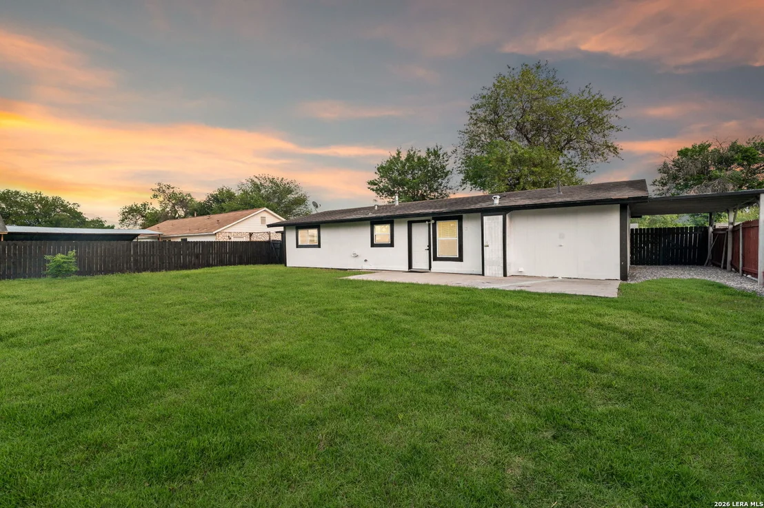 Photo of 5871 Castle Lk
