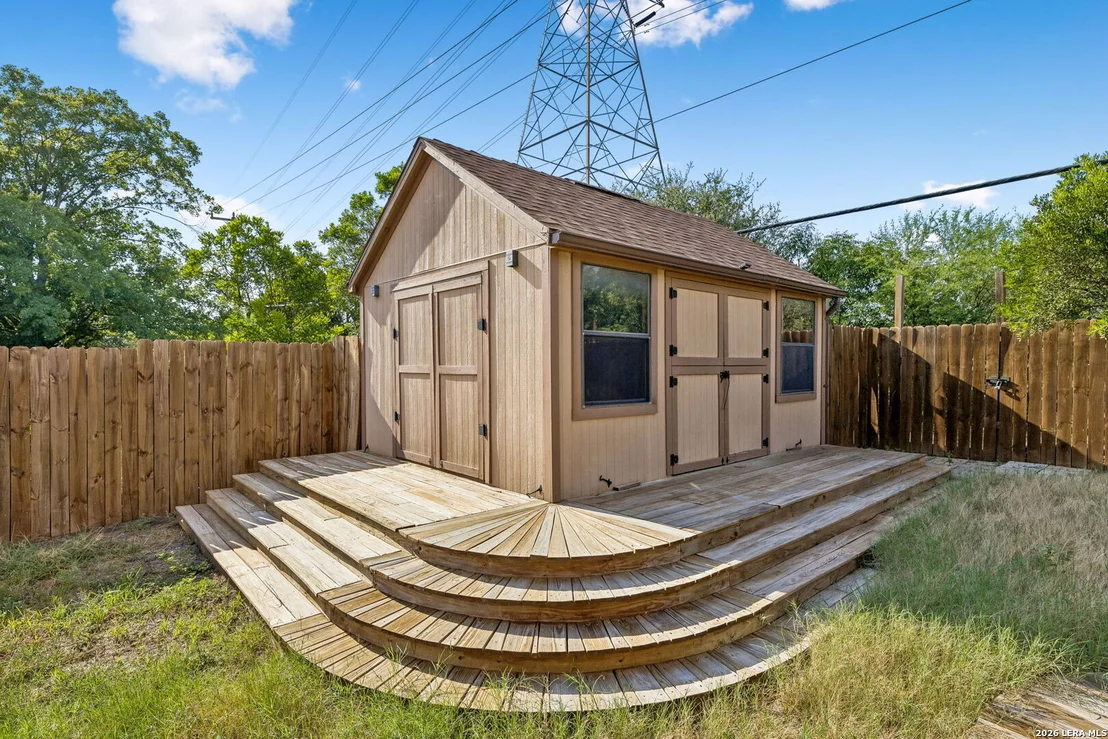 Photo of 2127 Oak Bnd