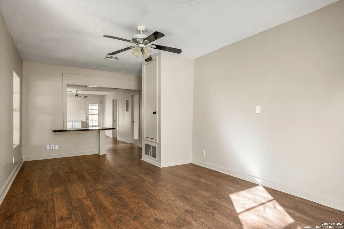 Photo of 412 W Coker