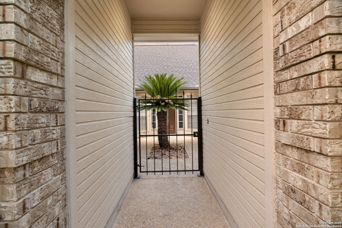 Photo of 2443 OAKLINE DR