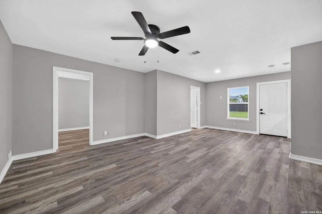 Photo of 5871 Castle Lk