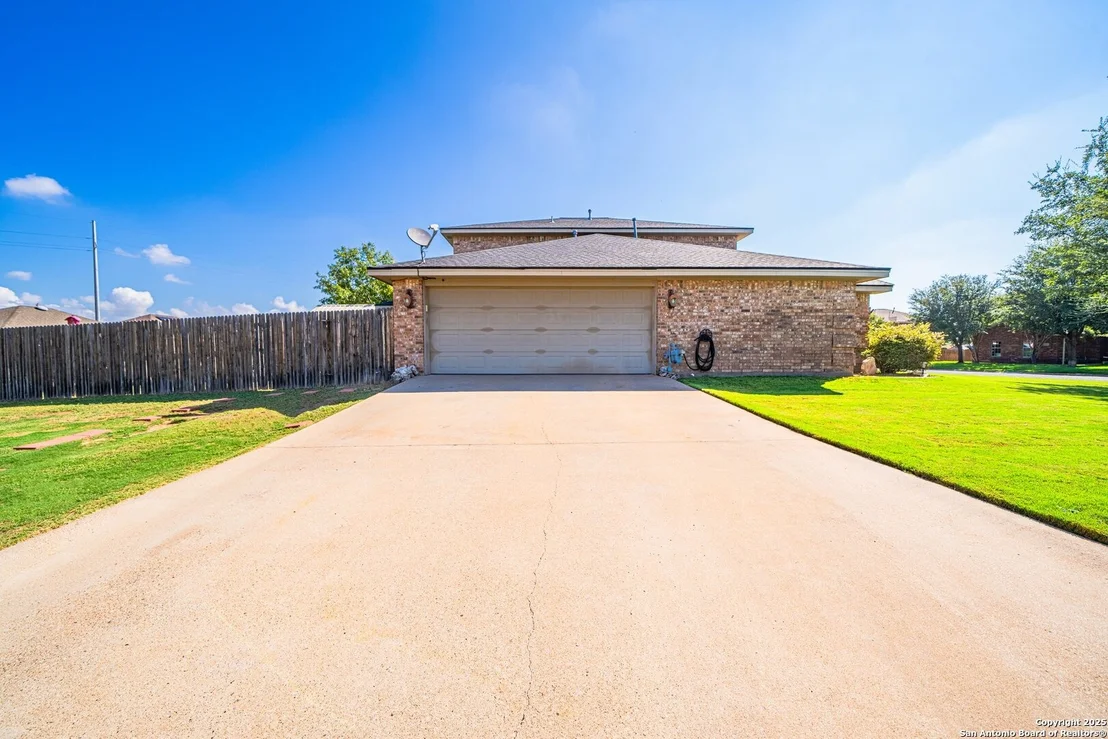 Photo of 5818 Lyndhurst Drive